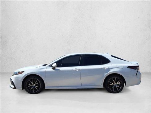Used 2023 Toyota Camry SE FWD image 8