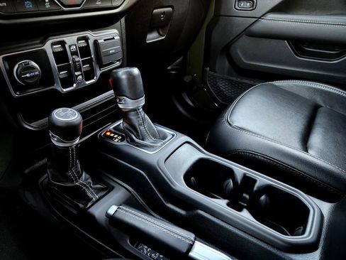 Used 2022 Jeep Wrangler Unlimited Sahara w/ Cold Weather Group image 25