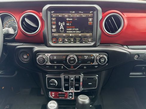Used 2023 Jeep Gladiator Rubicon w/ Trailer Tow Package AWD/4WD image 17