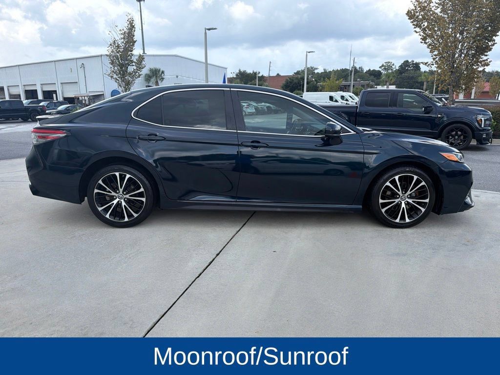 Used 2019 Toyota Camry SE w/ Carpet Mat Package FWD image 2