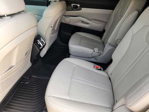 Used 2025 Kia Sorento EX FWD image 30