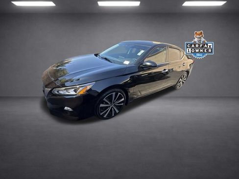 Used 2020 Nissan Altima 2.5 Platinum FWD image 2
