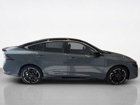 New 2026 Nissan Sentra SR w/ SR Premium Package FWD image 6
