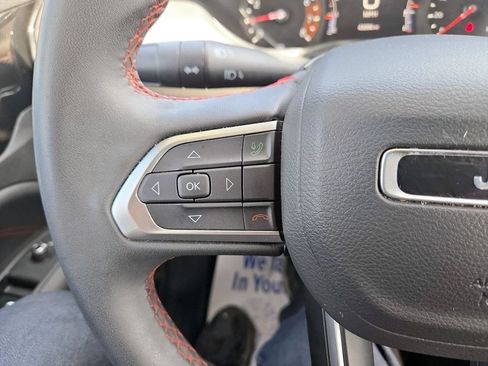 Used 2025 Jeep Compass Trailhawk AWD/4WD image 18