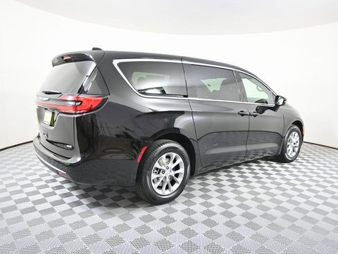 New 2026 Chrysler Pacifica Select image 6