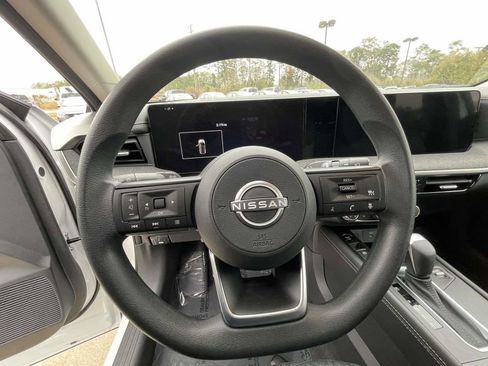 Used 2025 Nissan Kicks SV image 18
