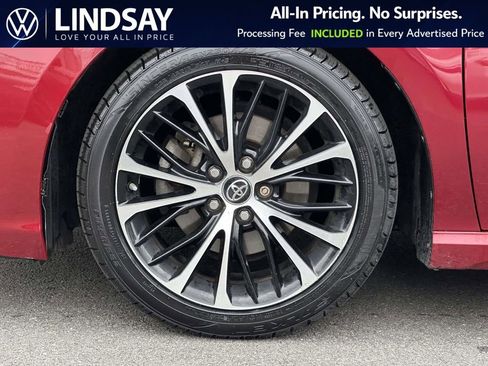 Used 2018 Toyota Camry SE w/ Moonroof Package FWD image 8
