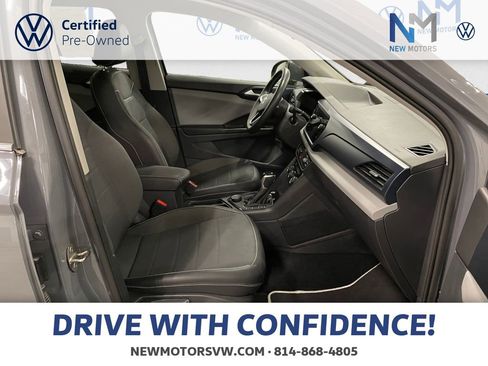 Used 2023 Volkswagen Taos SE w/ Panoramic Sunroof Package AWD/4WD image 15