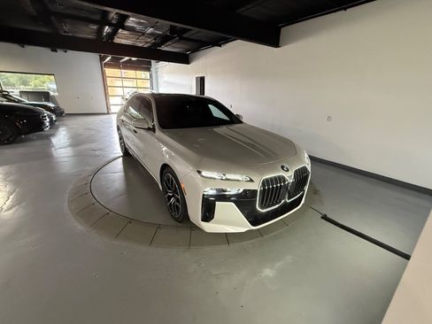 Used 2023 BMW 760i xDrive w/ Executive Package AWD/4WD image 10
