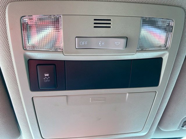 Used 2018 Toyota Tacoma SR5 AWD/4WD image 17