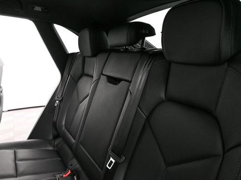 Certified 2026 Porsche Macan AWD/4WD image 23