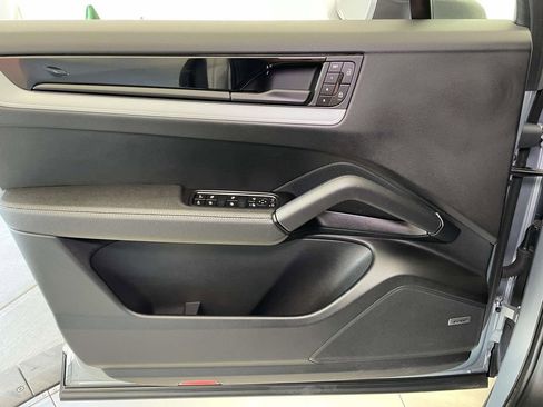 Used 2024 Porsche Cayenne image 35