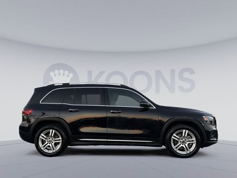 Used 2023 Mercedes-Benz GLB 250 4MATIC w/ Premium Package image 8