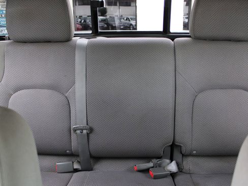 Used 2014 Nissan Frontier SV image 15