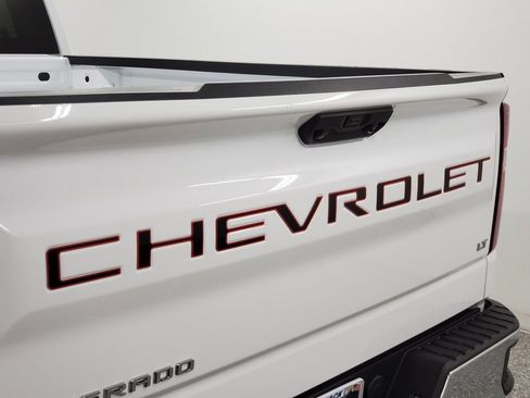 Used 2022 Chevrolet Silverado 1500 LT image 24