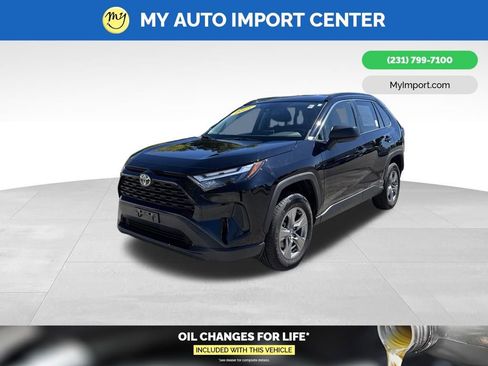Used 2025 Toyota RAV4 LE AWD/4WD image 3