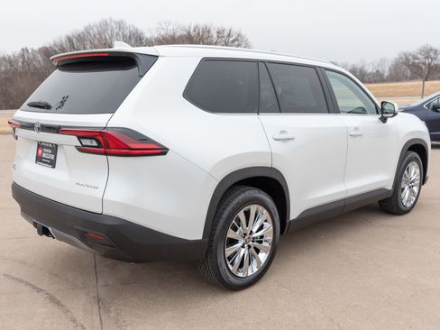 New 2026 Toyota Grand Highlander Platinum image 23