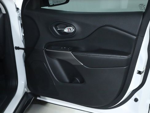 Used 2019 Jeep Cherokee Limited image 33