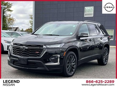 Used 2023 Chevrolet Traverse RS image 2