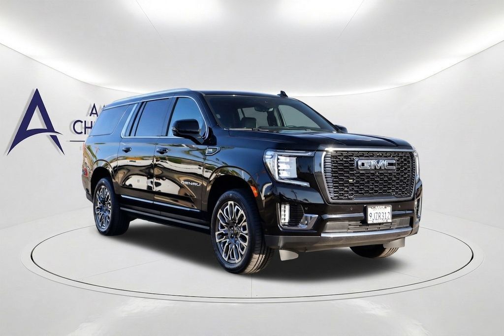 Used 2024 GMC Yukon XL Denali Ultimate AWD/4WD image 3