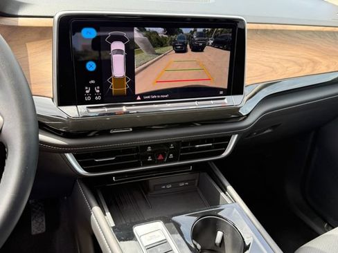 Used 2025 Volkswagen Atlas SE FWD image 18
