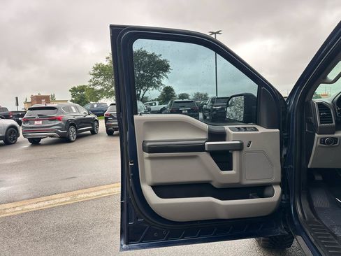 Used 2017 Ford F150 XLT AWD/4WD image 11