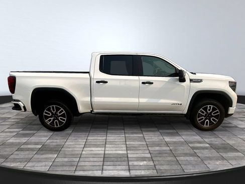 Used 2022 GMC Sierra 1500 AT4 w/ AT4 Premium Package AWD/4WD image 8
