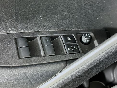 Used 2024 Toyota Corolla Cross LE w/ Moonroof Package FWD image 15