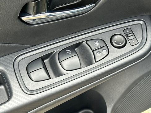 New 2025 Nissan Versa SV w/ Trunk Package FWD image 9