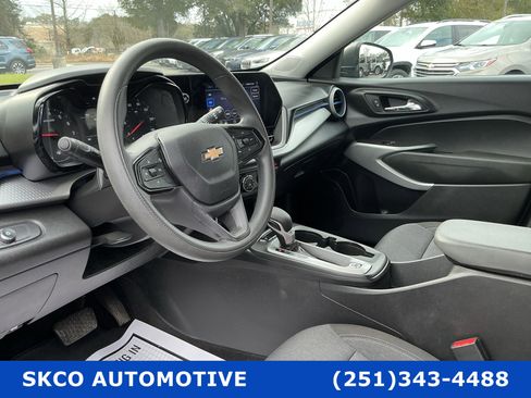 Used 2024 Chevrolet Trax LS image 20