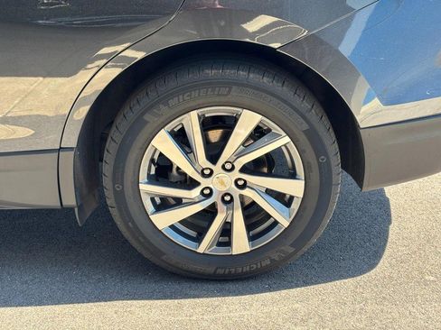 Used 2023 Chevrolet Equinox LT image 7