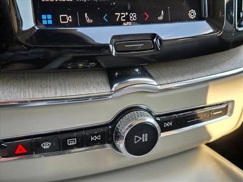 Used 2022 Volvo XC60 B5 Inscription w/ Protection Package Premier image 13