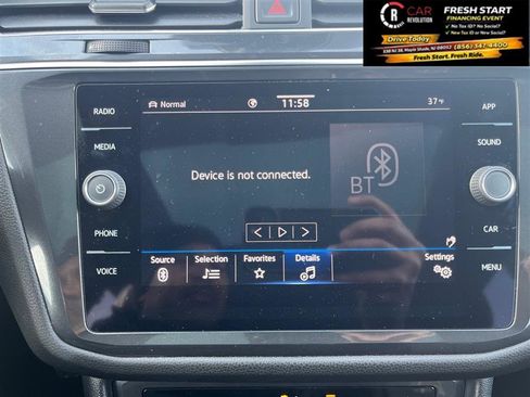 Used 2022 Volkswagen Tiguan SE image 11