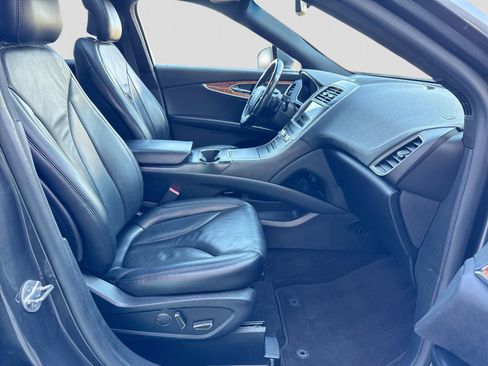 Used 2019 Lincoln Nautilus Select image 7