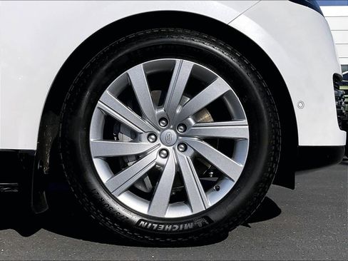 Used 2023 Land Rover Range Rover Long Wheelbase SE image 11