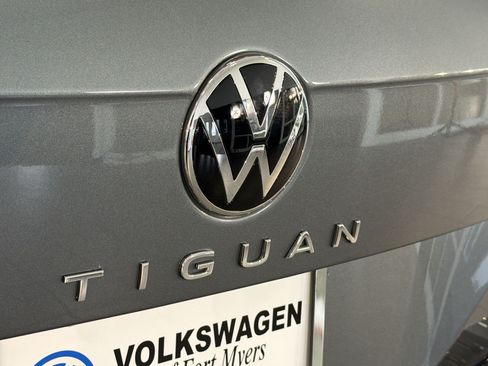 Used 2023 Volkswagen Tiguan SE R-Line FWD image 35