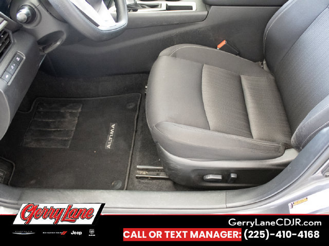 Used 2025 Nissan Altima 2.5 SV FWD image 11