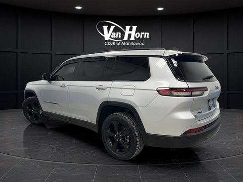 Used 2023 Jeep Grand Cherokee L Laredo image 5