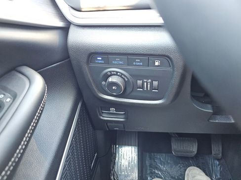 Used 2024 Jeep Grand Cherokee Limited 4xe image 32