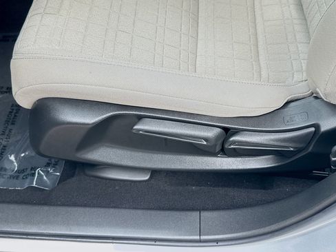 Certified 2024 Honda HR-V LX image 17