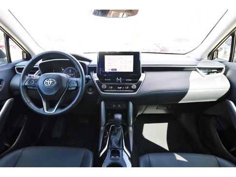 Used 2024 Toyota Corolla Cross XLE image 6