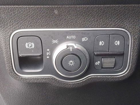 Certified 2023 Mercedes-Benz GLB 250 4MATIC image 22