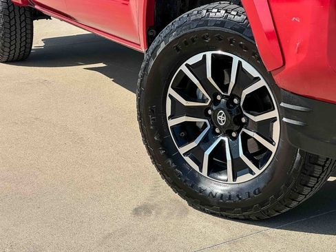 Used 2021 Toyota Tacoma TRD Sport AWD/4WD image 9