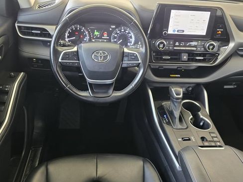 Used 2023 Toyota Highlander XLE FWD image 13