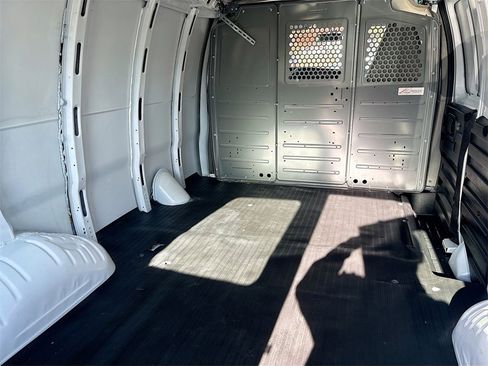 Used 2024 Chevrolet Express 3500 w/ Driver Convenience Package image 22