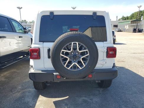 Certified 2024 Jeep Wrangler Unlimited Sahara w/ Technology Group AWD/4WD image 10