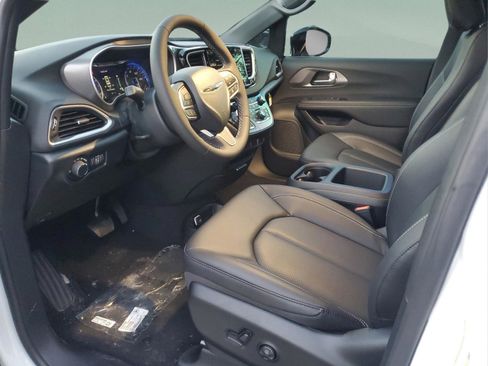 New 2026 Chrysler Voyager LX image 13