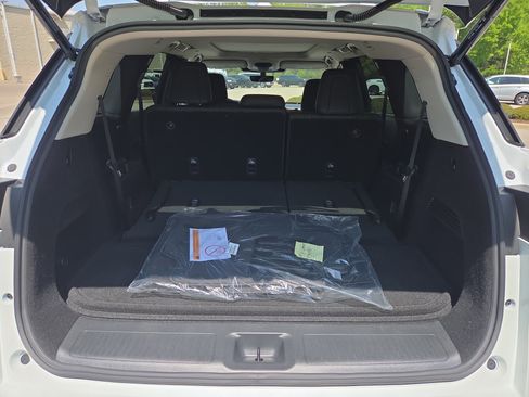 Used 2026 INFINITI QX60 Luxe w/ Family Package image 9