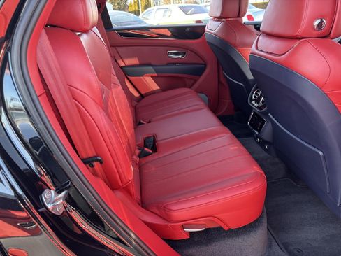 Used 2022 Bentley Bentayga image 13