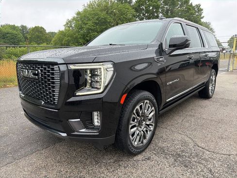 Used 2023 GMC Yukon XL Denali Ultimate AWD/4WD image 6